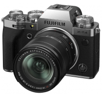 Fujifilm X-T4 mit Objektiv XF 18-55mm 1:2.8-4.0 R LM OIS